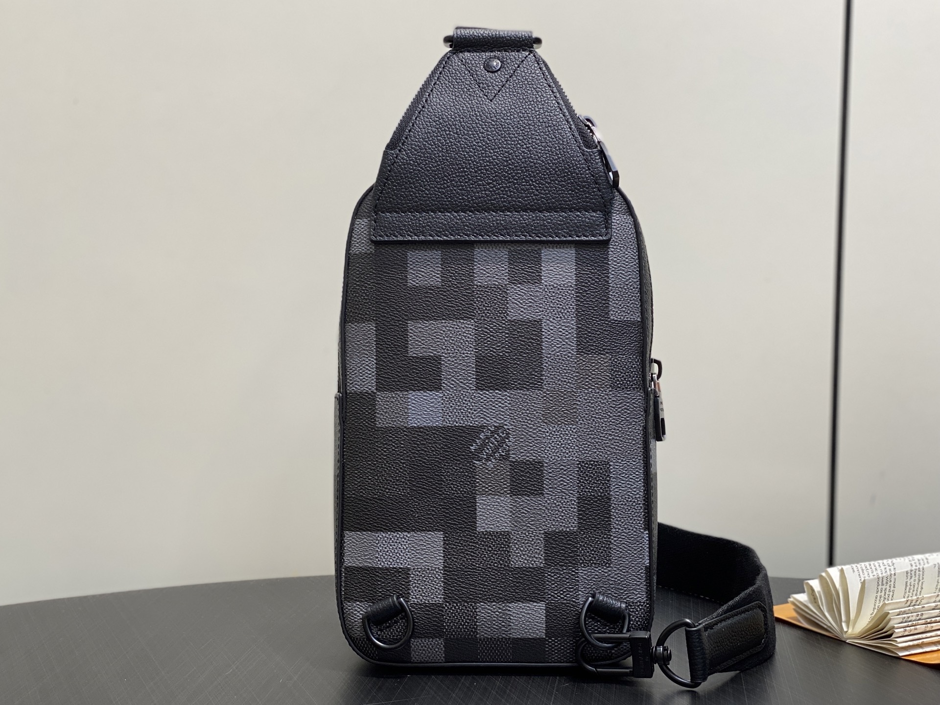 LV Bolsa Sling Avenue Bag(16x33x5.7CM)