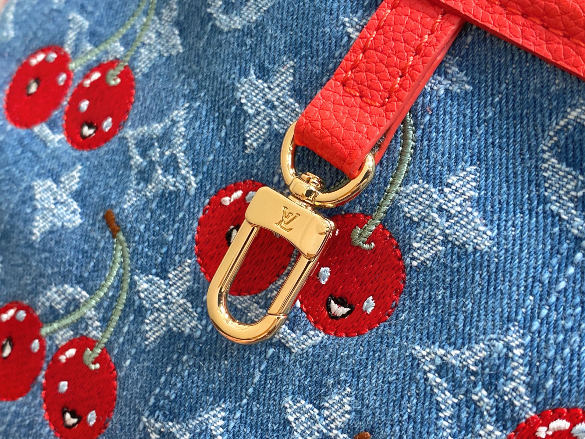 Louis Vuitton Neverfull linside Out BB(26.5 x 16.5 x 11CM)