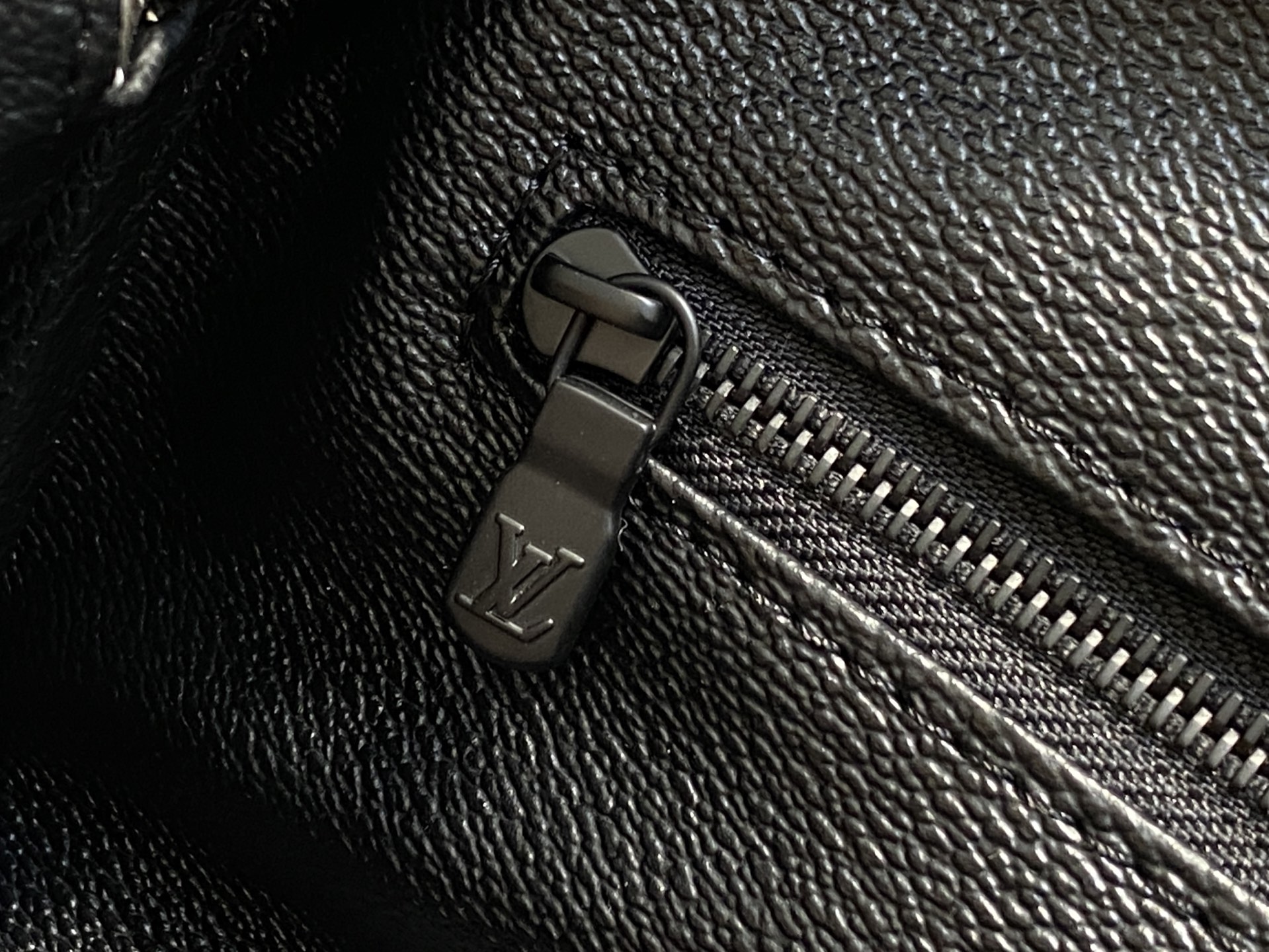 Louis Vu*tton Dopp Kit Pouch(28 x 15 x 16.5CM)