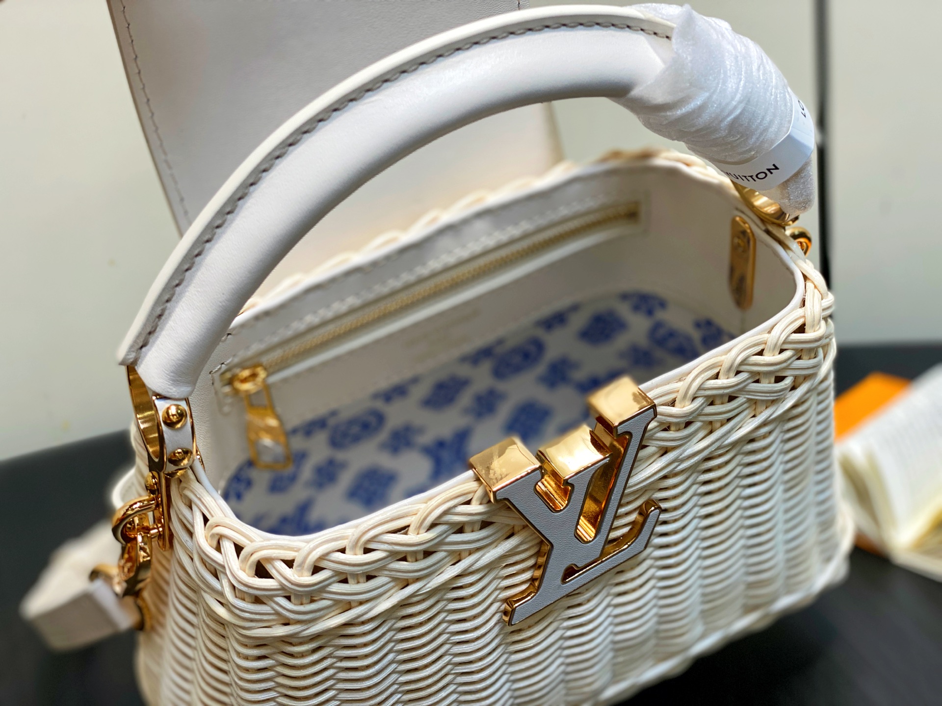 Louis Vu*tton Capucines M26005(21×14×8CM)