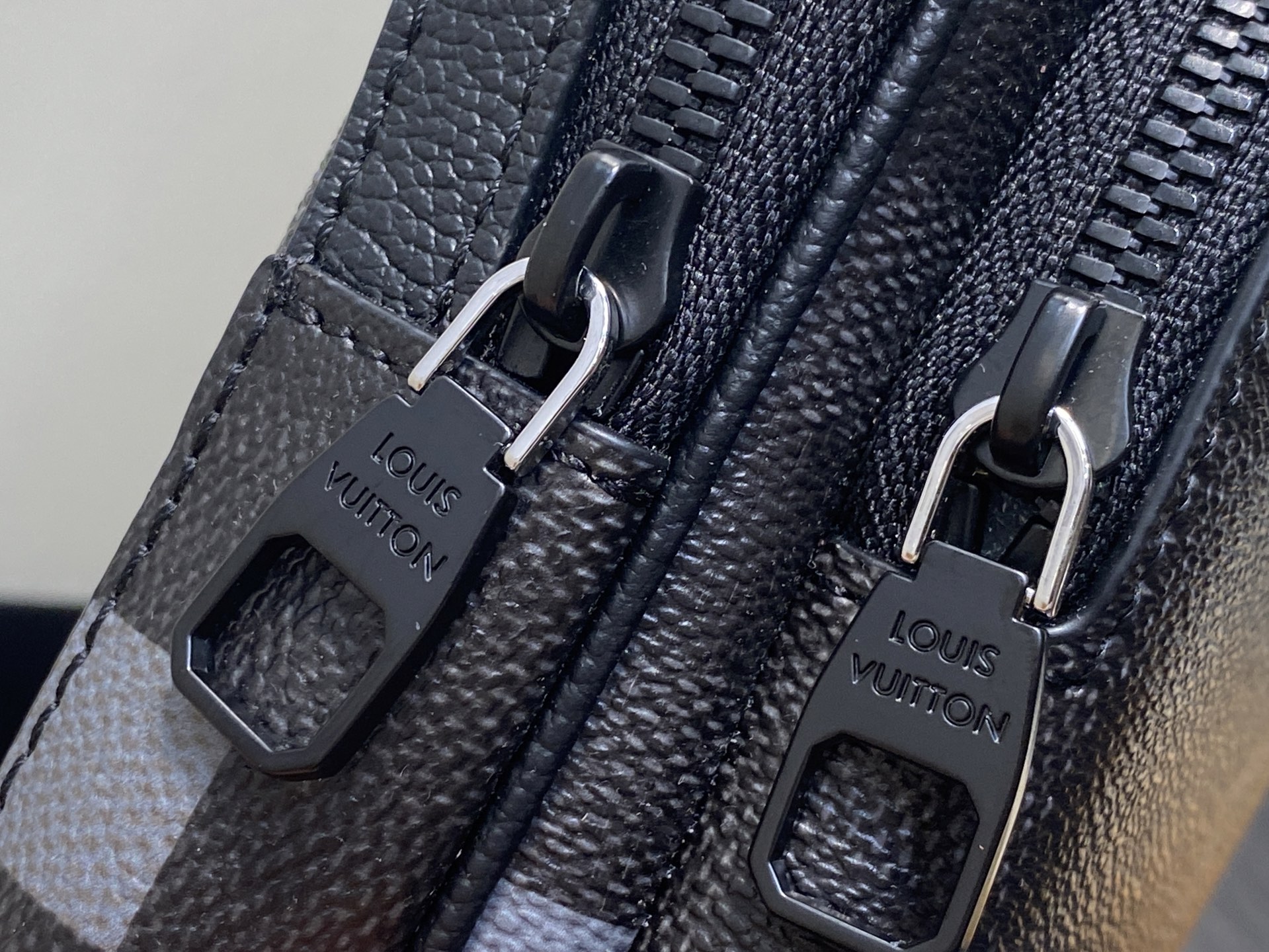 LV Bolsa Sling Avenue Bag(16x33x5.7CM)