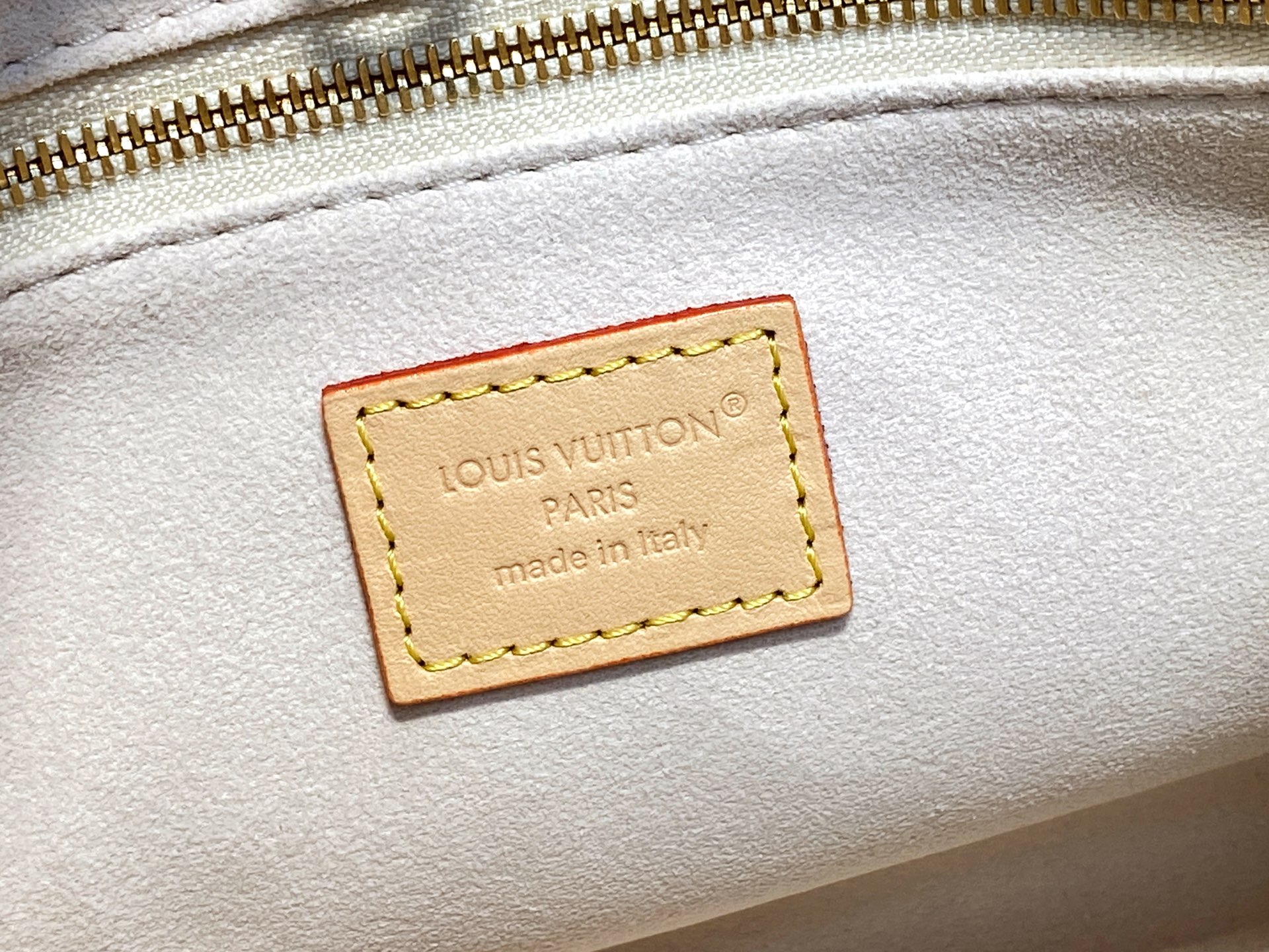 Louis Vuitton Romance OnTheGo PM-25 x 19 x 11.5 CM