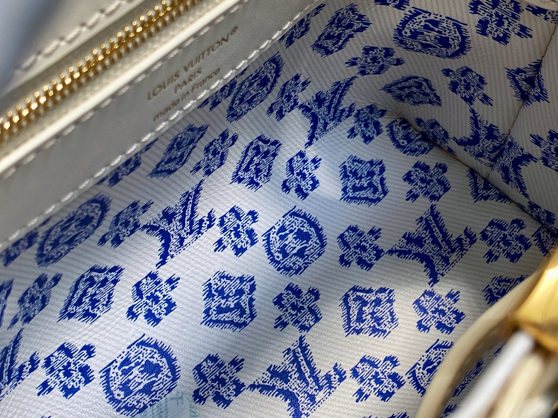 Louis Vu*tton Capucines M26005(21×14×8CM)