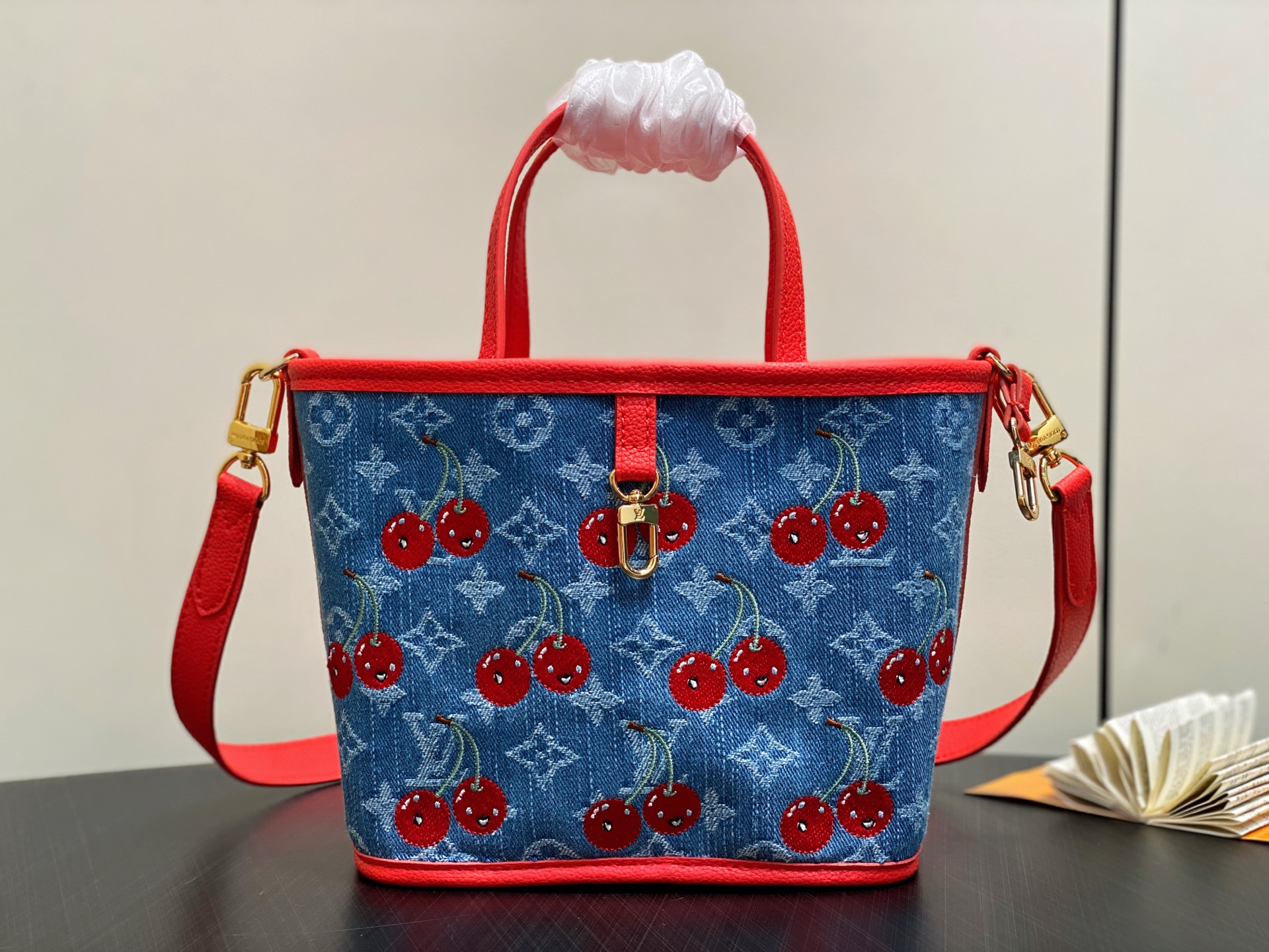 Louis Vuitton Neverfull linside Out BB(26.5 x 16.5 x 11CM)