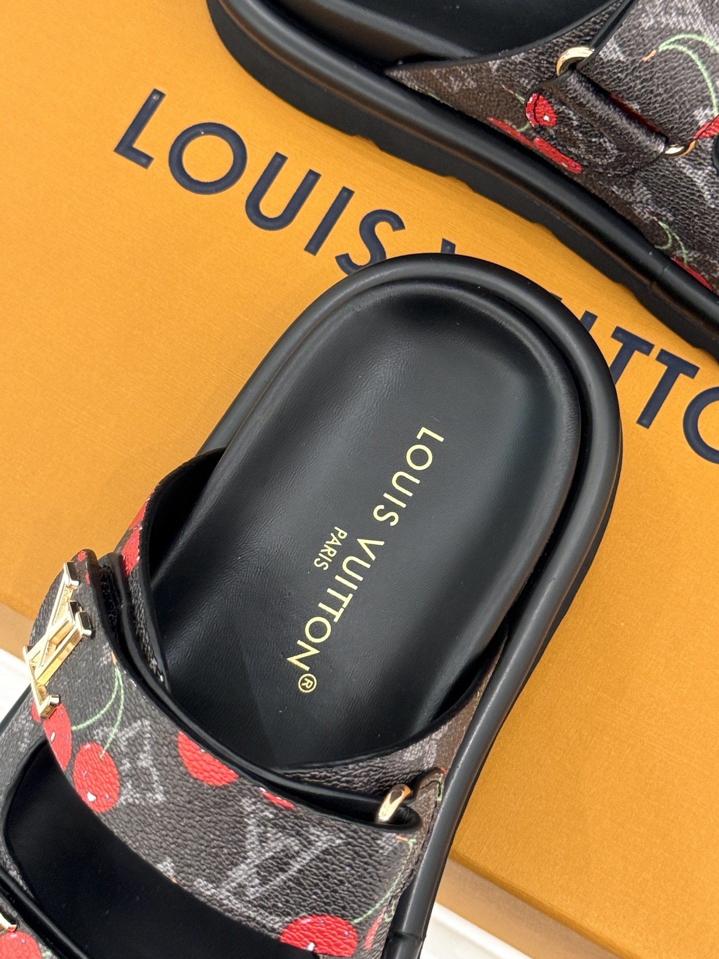 Louis Vuitt0n Slides(EU35-43)