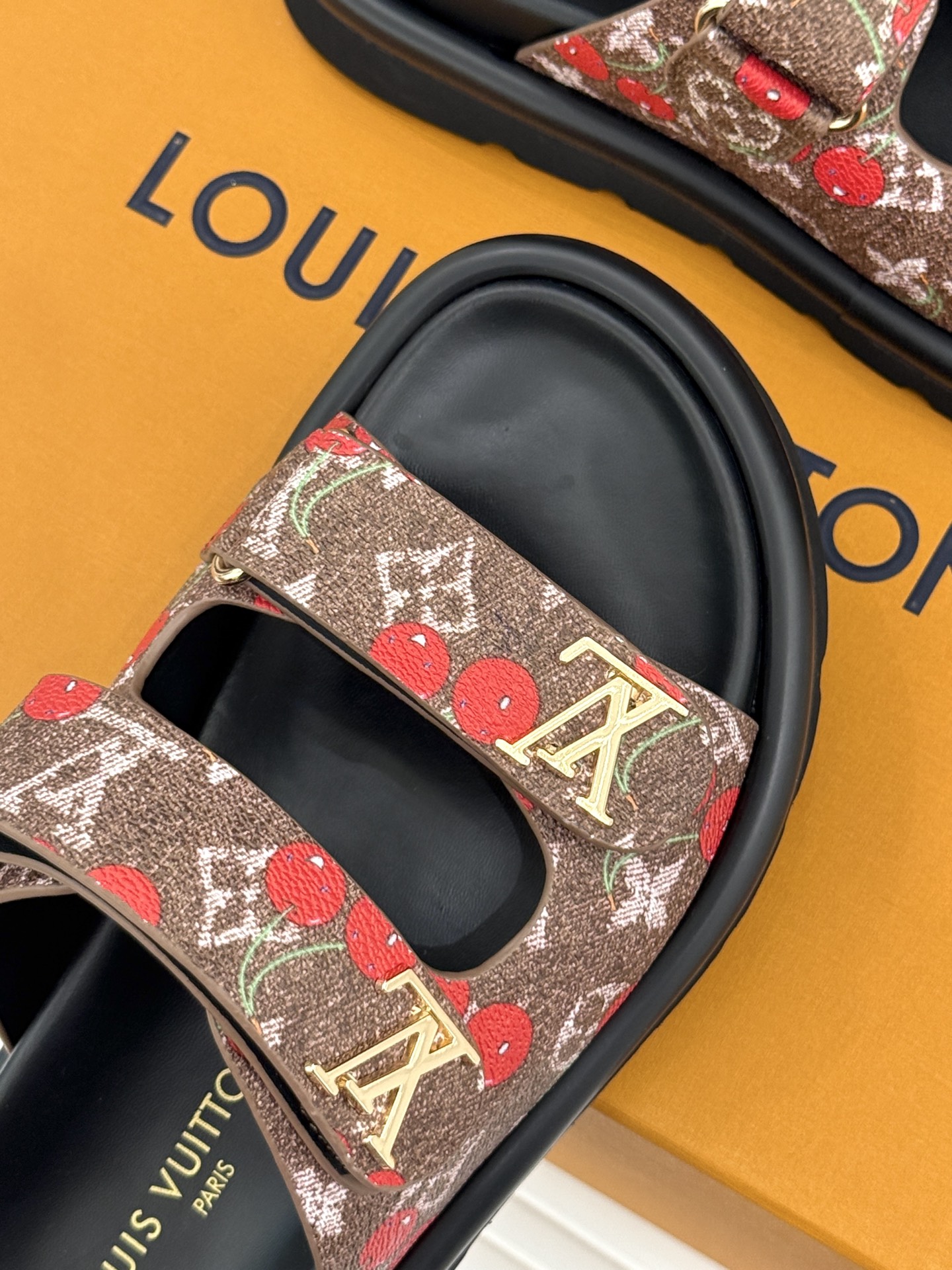 Louis Vuitt0n Slides(EU35-43)