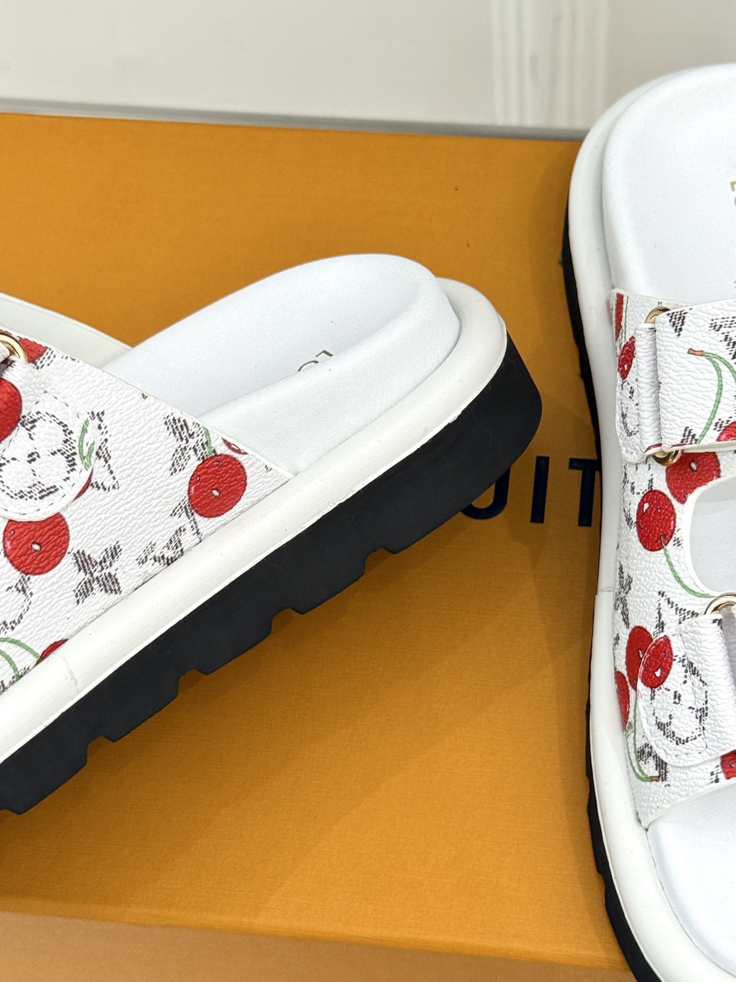 Louis Vuitt0n Slides(EU35-43)