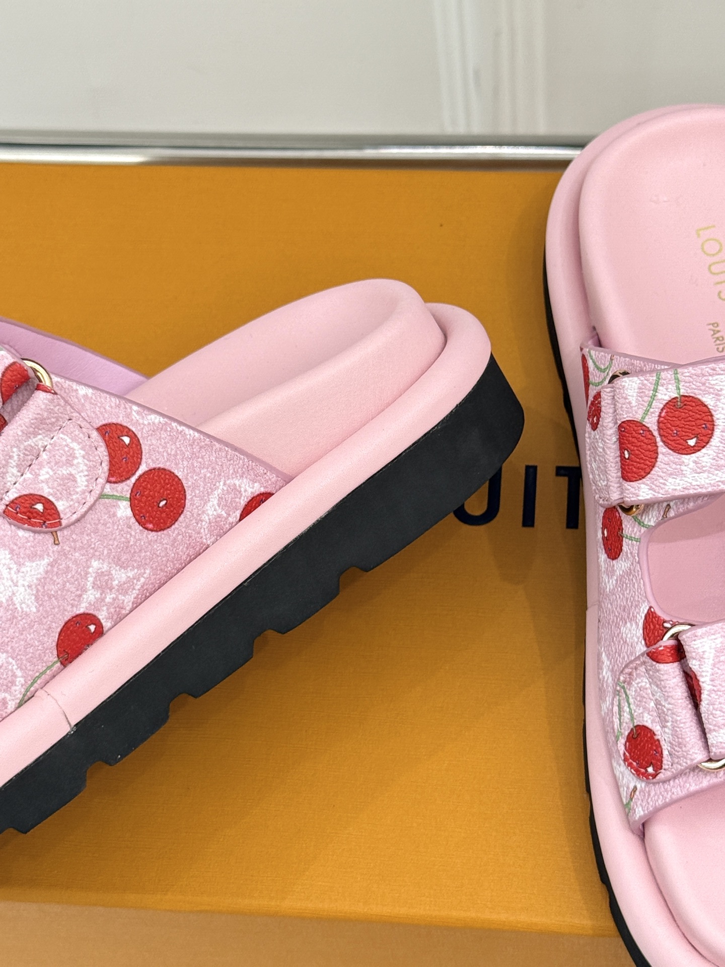 Louis Vuitt0n Slides(EU35-43)