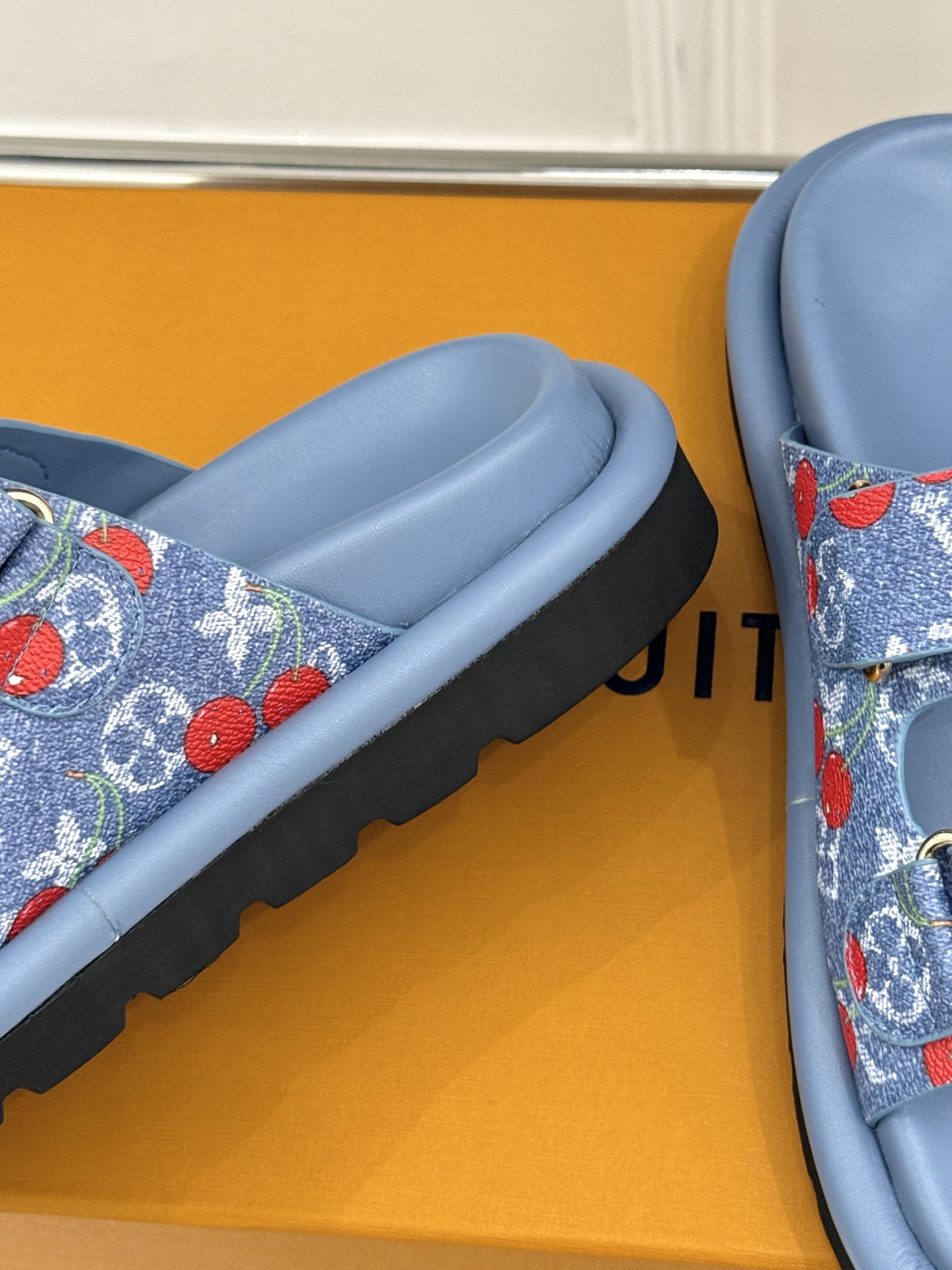 Louis Vuitt0n Slides(EU35-43)