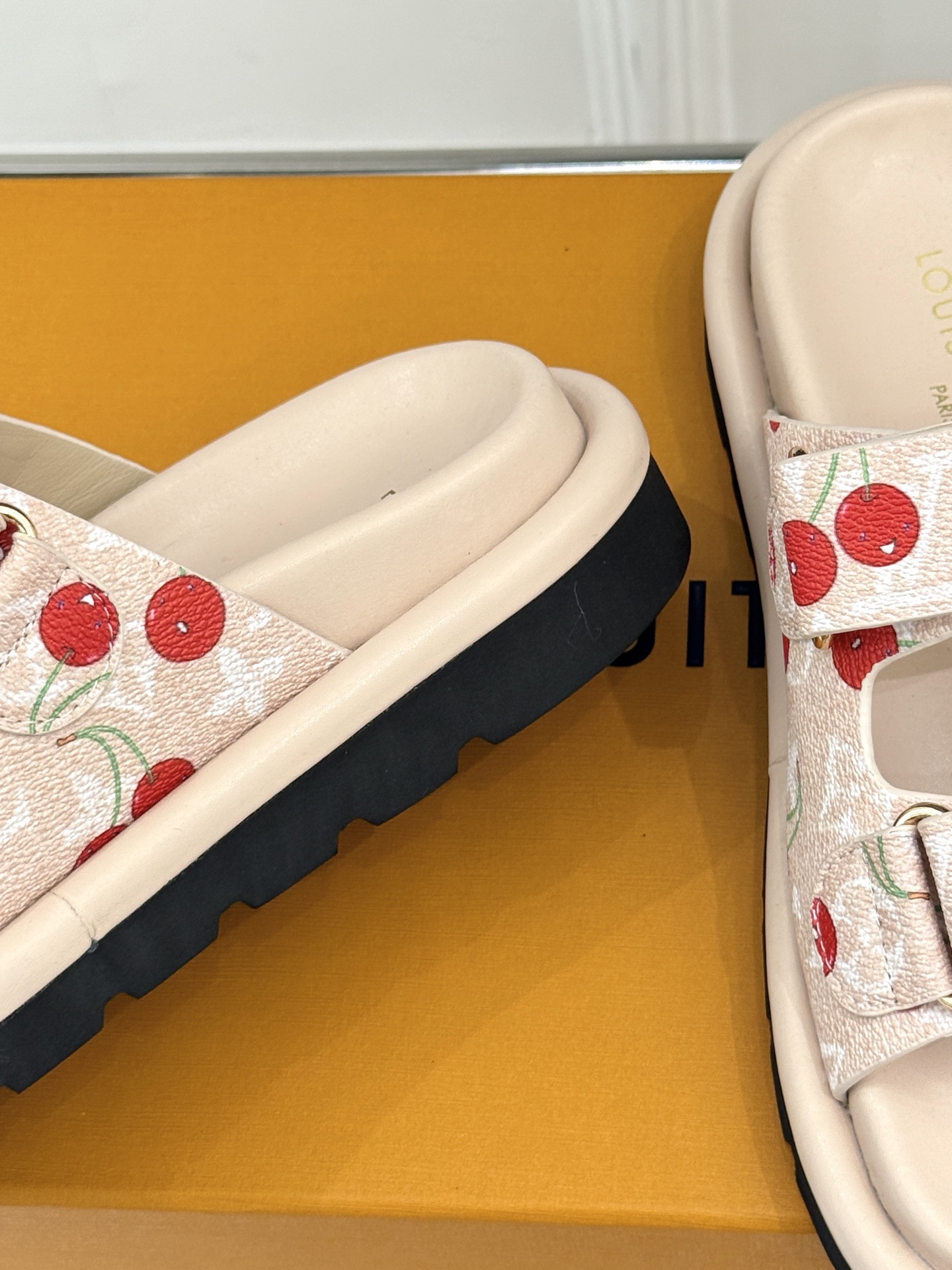 Louis Vuitt0n Slides(EU35-43)