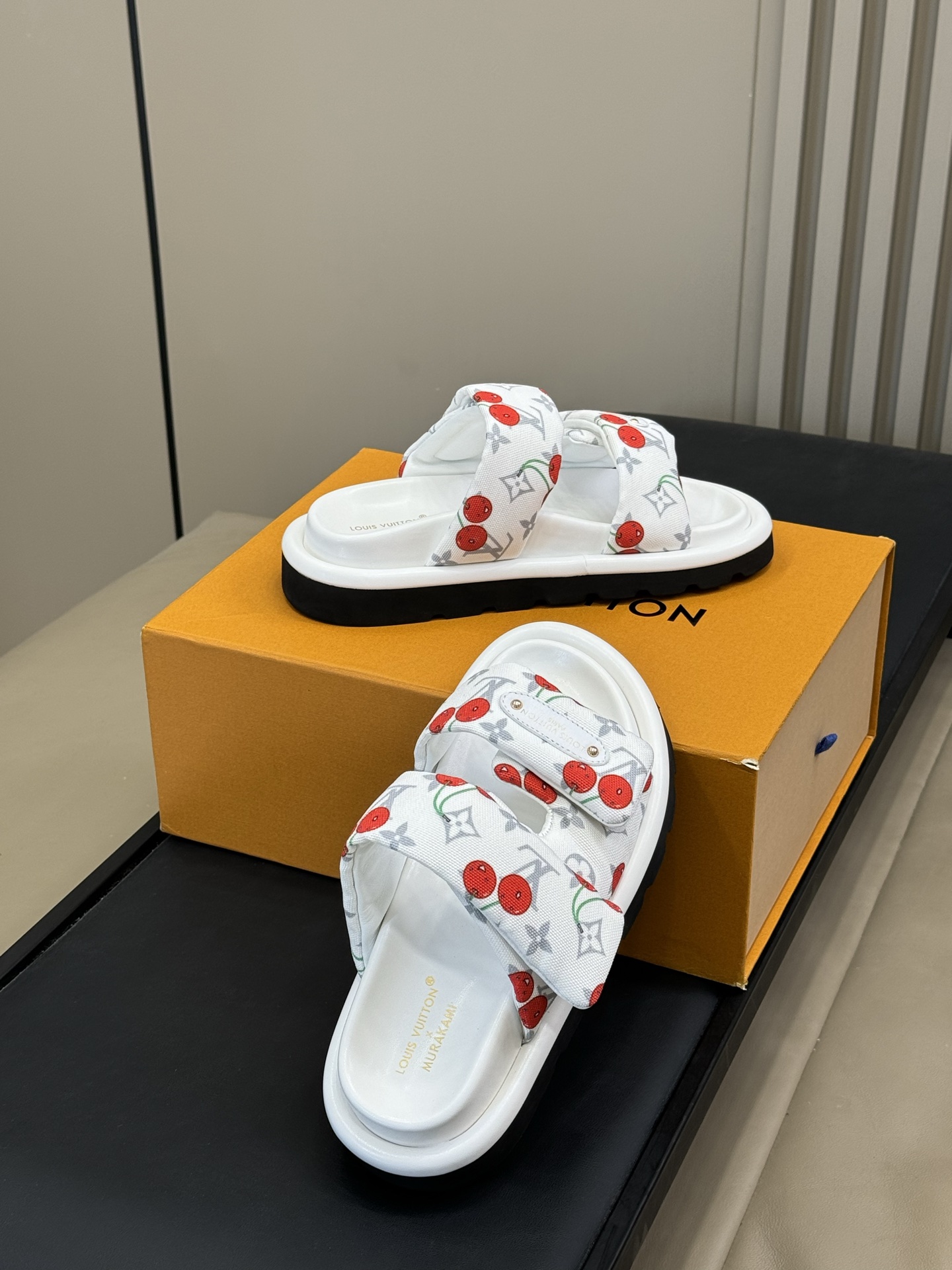 Louis Vuitt0n X TM Pool Plllow Slides(EU35-41)