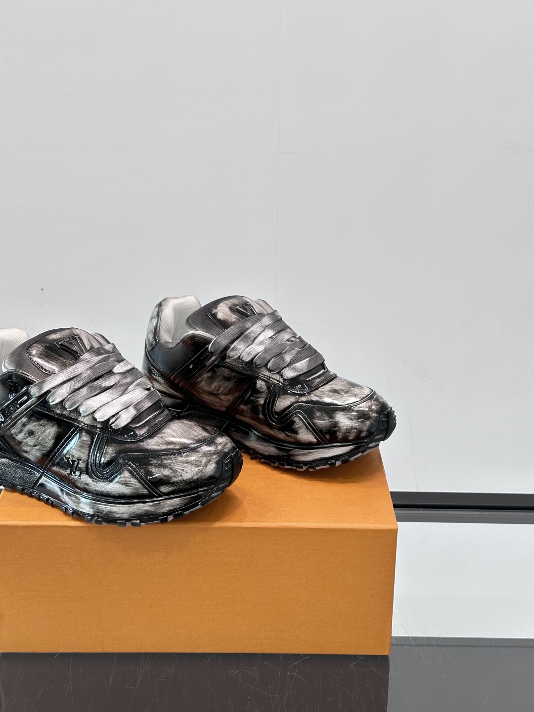 Lo*uis Vu*itton Run Away Sneakers(EU39-46)