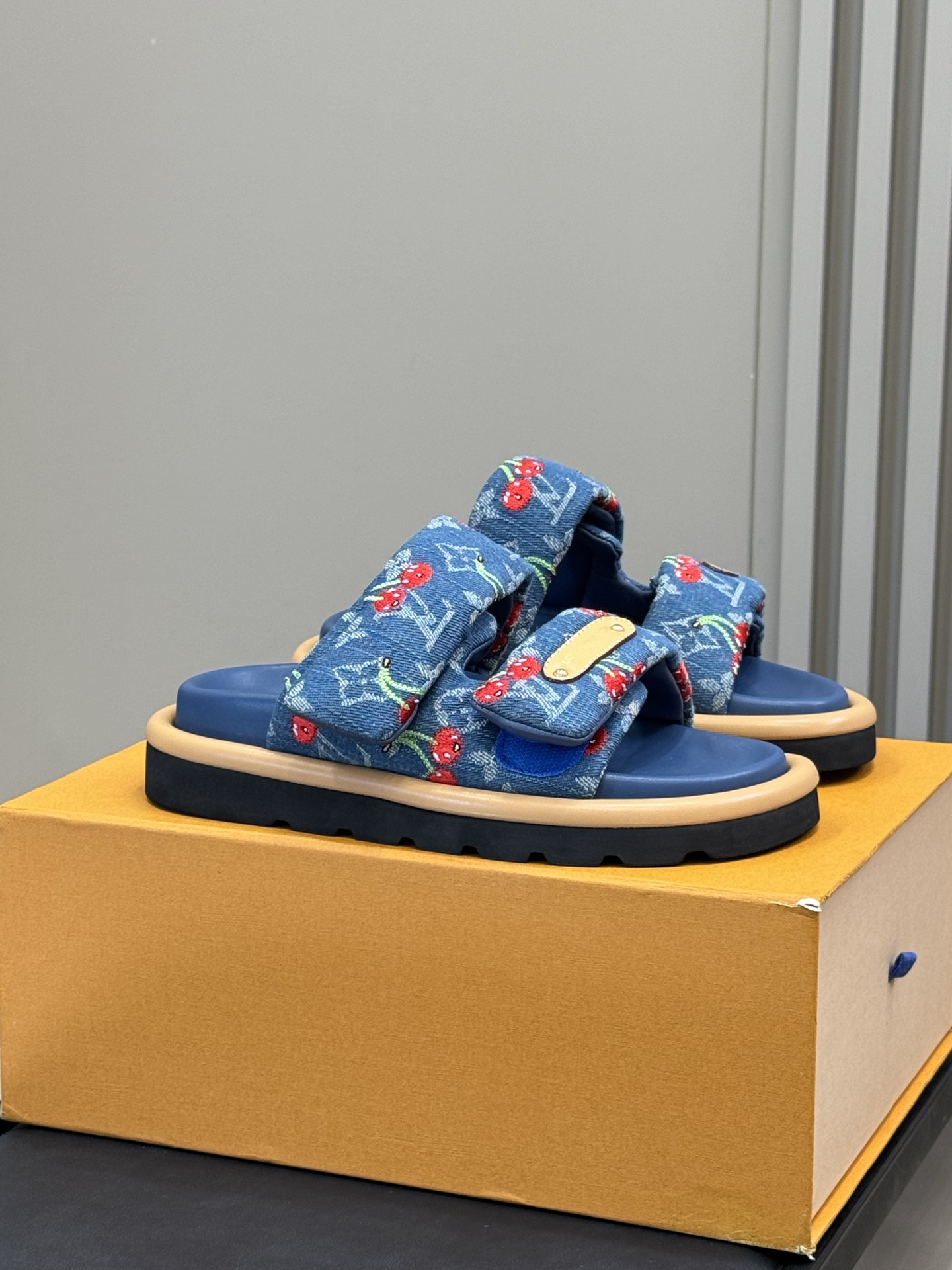 Louis Vuitt0n X TM Pool Plllow Slides(EU35-41)