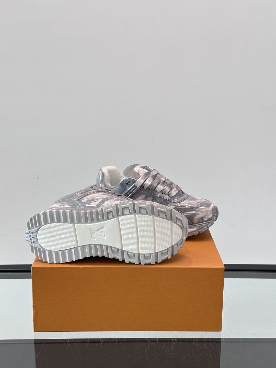 Lo*uis Vu*itton Run Away Sneakers(EU39-46)