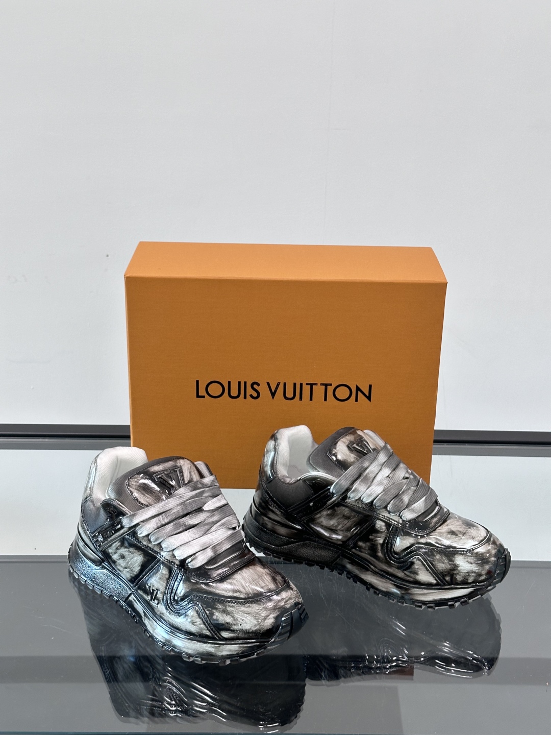 Lo*uis Vu*itton Run Away Sneakers(EU39-46)