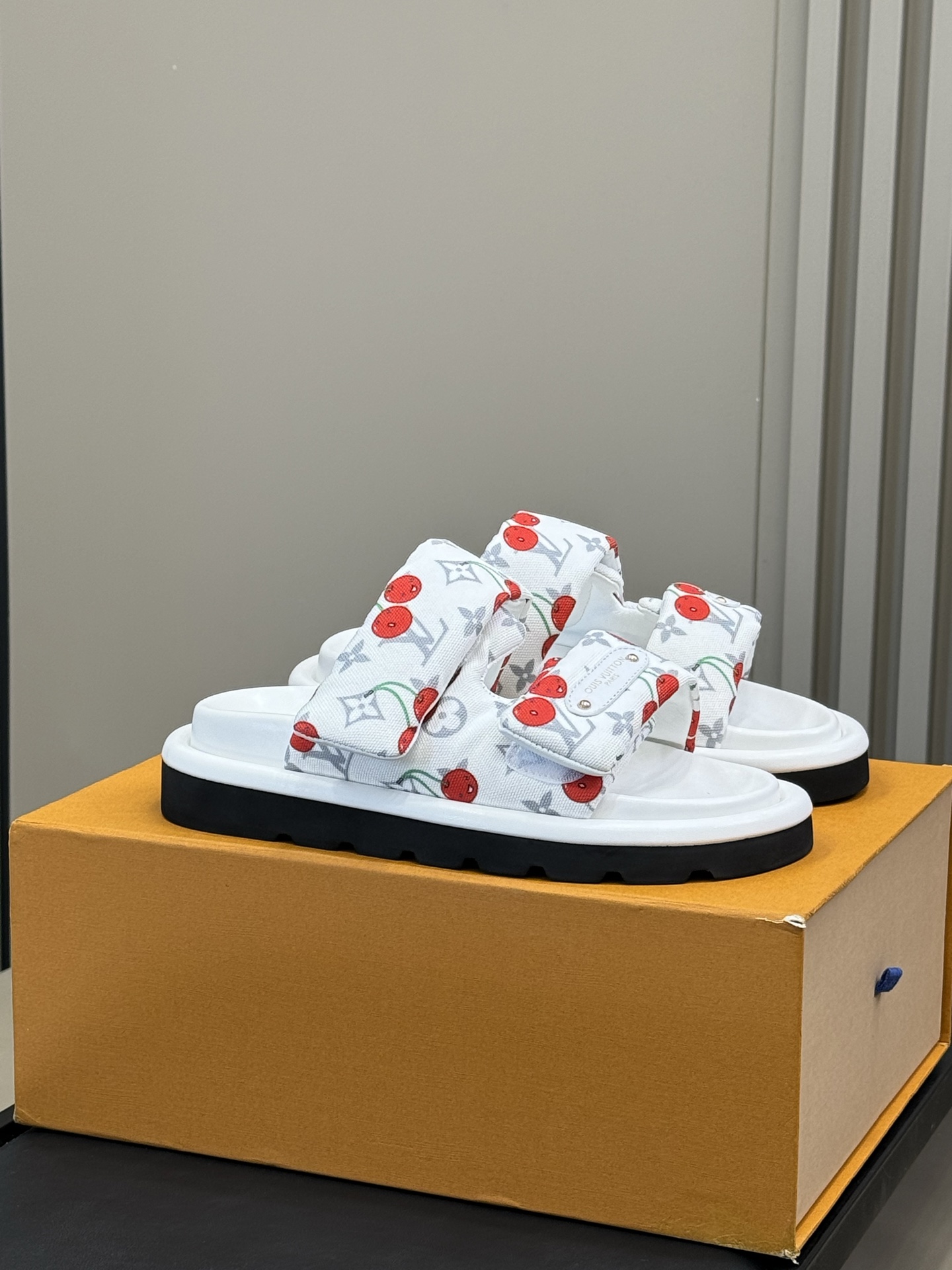 Louis Vuitt0n X TM Pool Plllow Slides(EU35-41)