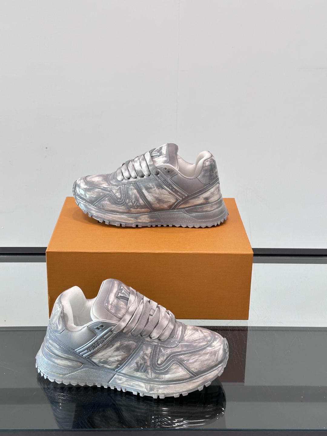 Lo*uis Vu*itton Run Away Sneakers(EU39-46)