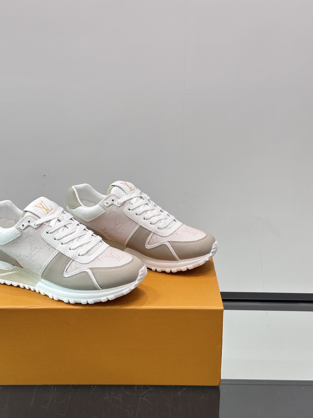 Lo*uis Vu*itton Run Away Sneakers(EU39-46)