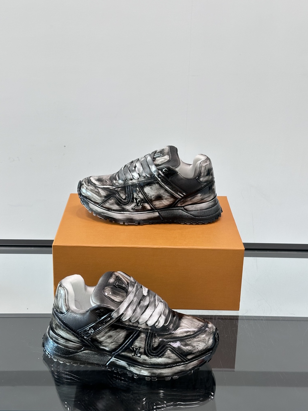 Lo*uis Vu*itton Run Away Sneakers(EU39-46)