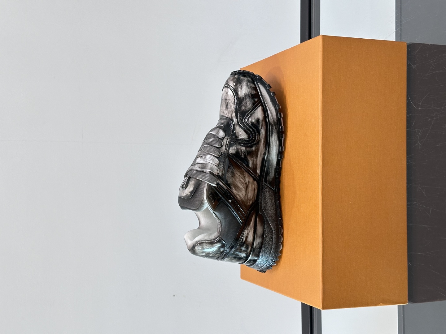 Lo*uis Vu*itton Run Away Sneakers(EU39-46)