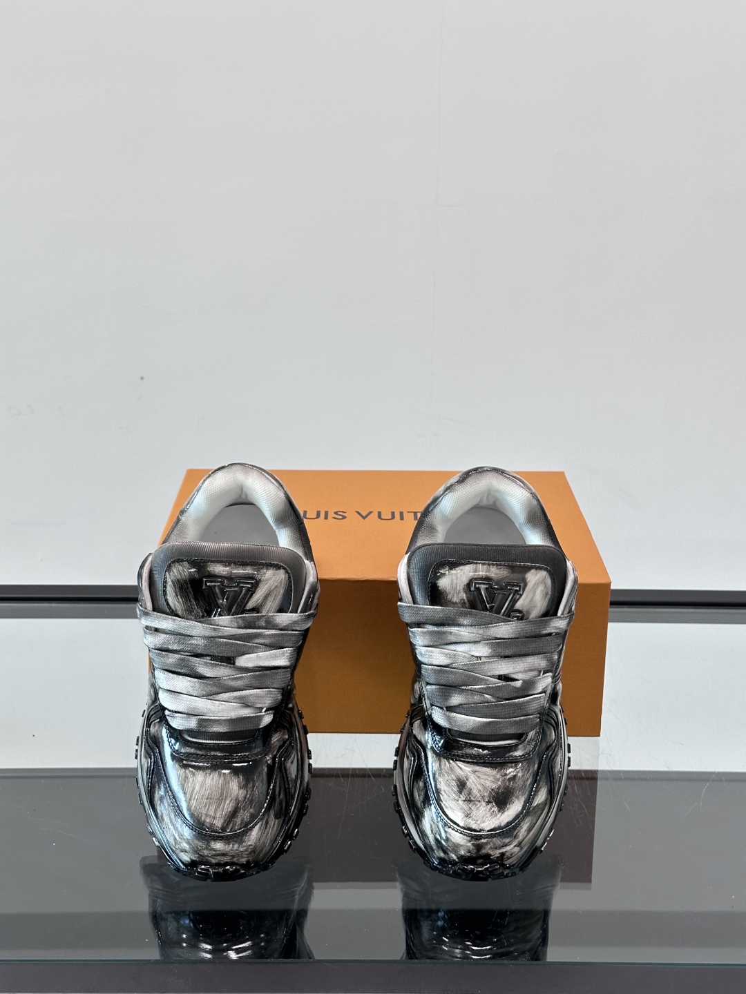 Lo*uis Vu*itton Run Away Sneakers(EU39-46)