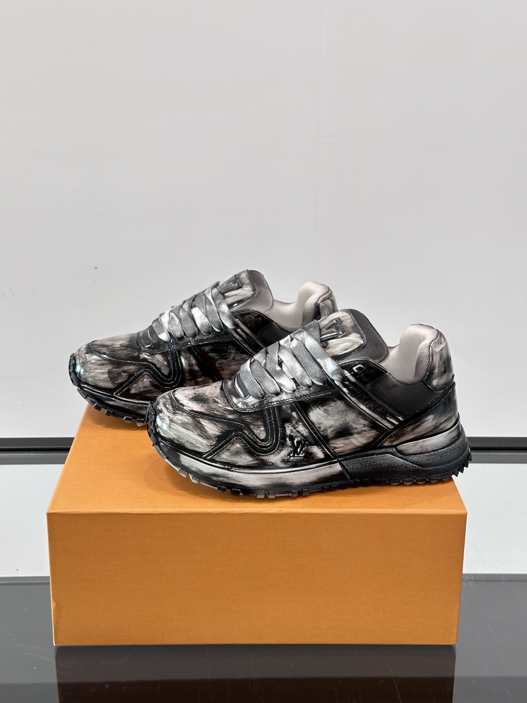 Lo*uis Vu*itton Run Away Sneakers(EU39-46)