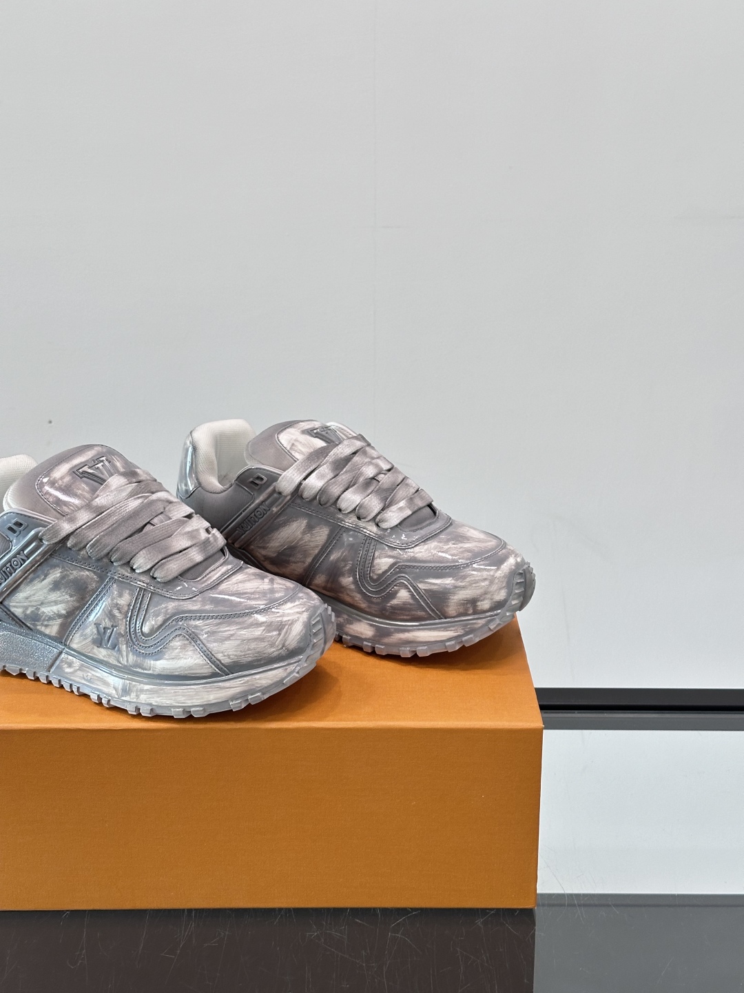 Lo*uis Vu*itton Run Away Sneakers(EU39-46)