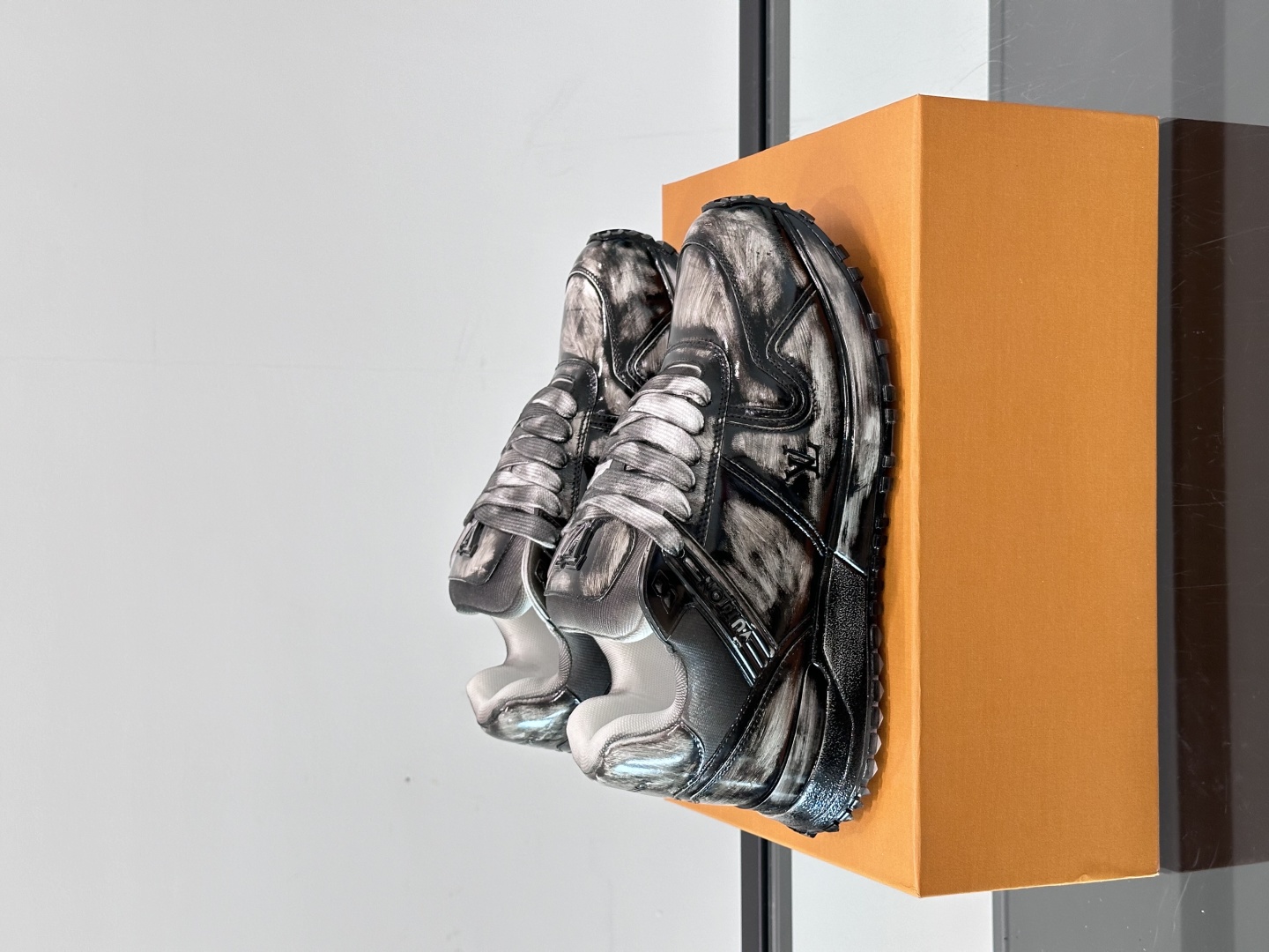 Lo*uis Vu*itton Run Away Sneakers(EU39-46)