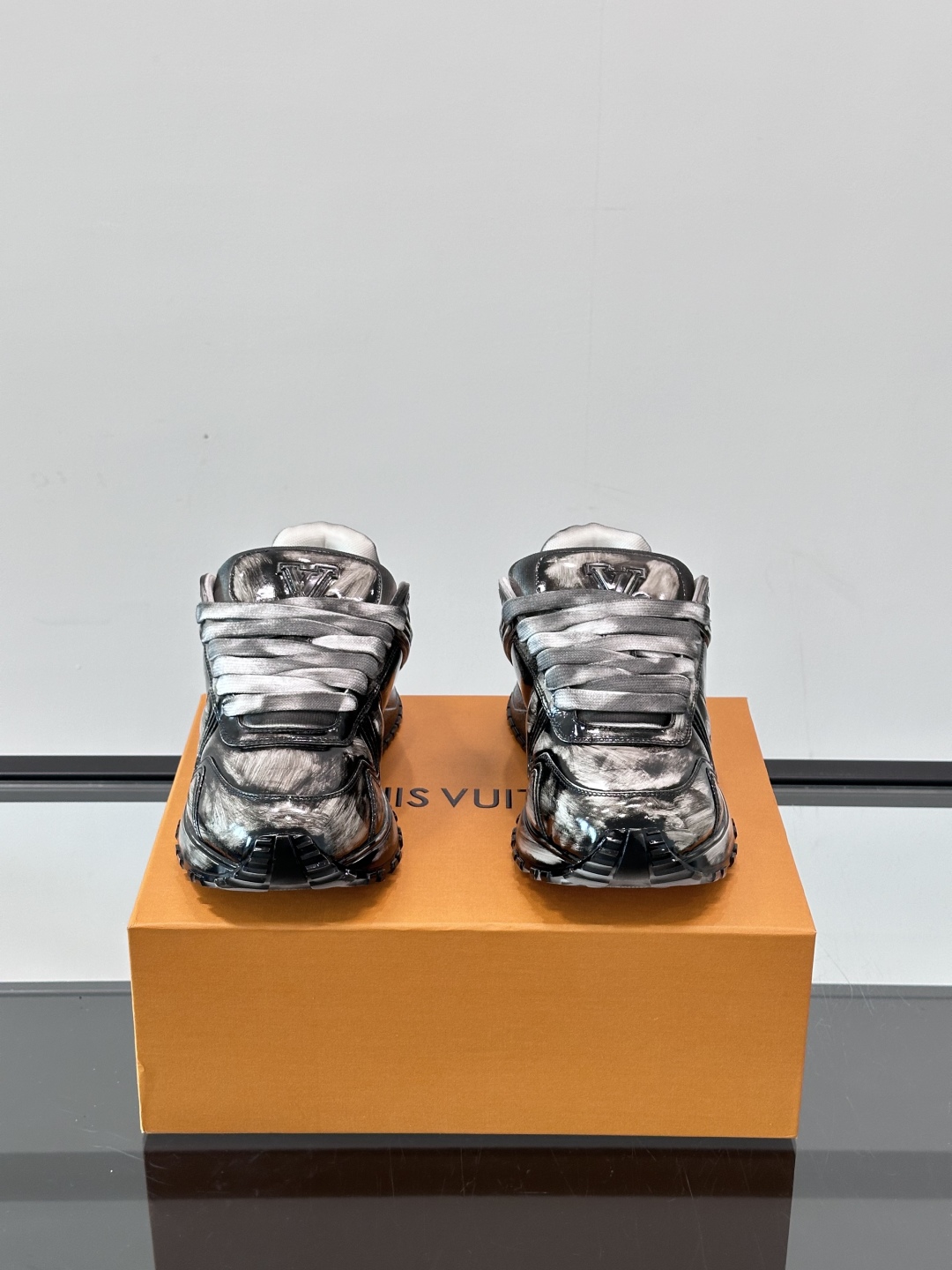 Lo*uis Vu*itton Run Away Sneakers(EU39-46)