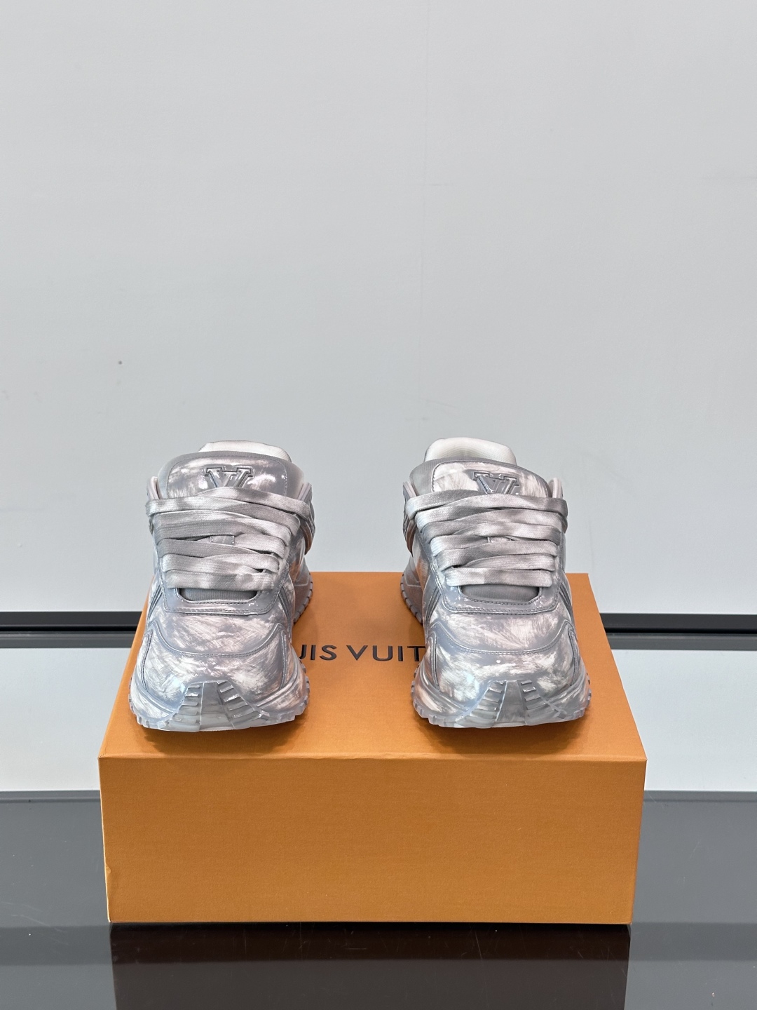 Lo*uis Vu*itton Run Away Sneakers(EU39-46)