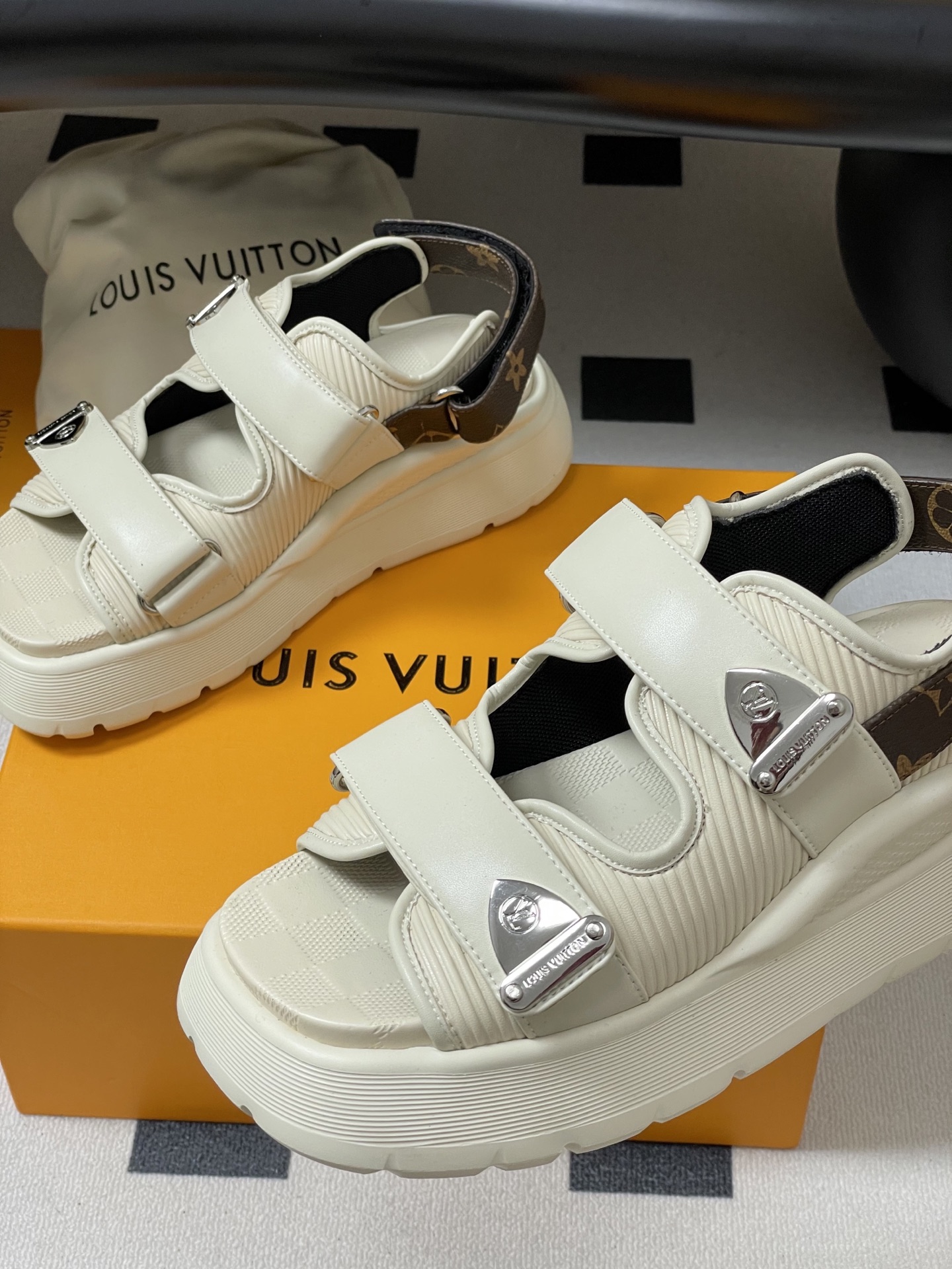 Louis Vuitt0n Chameleon Comfort Slides(EU35-42)