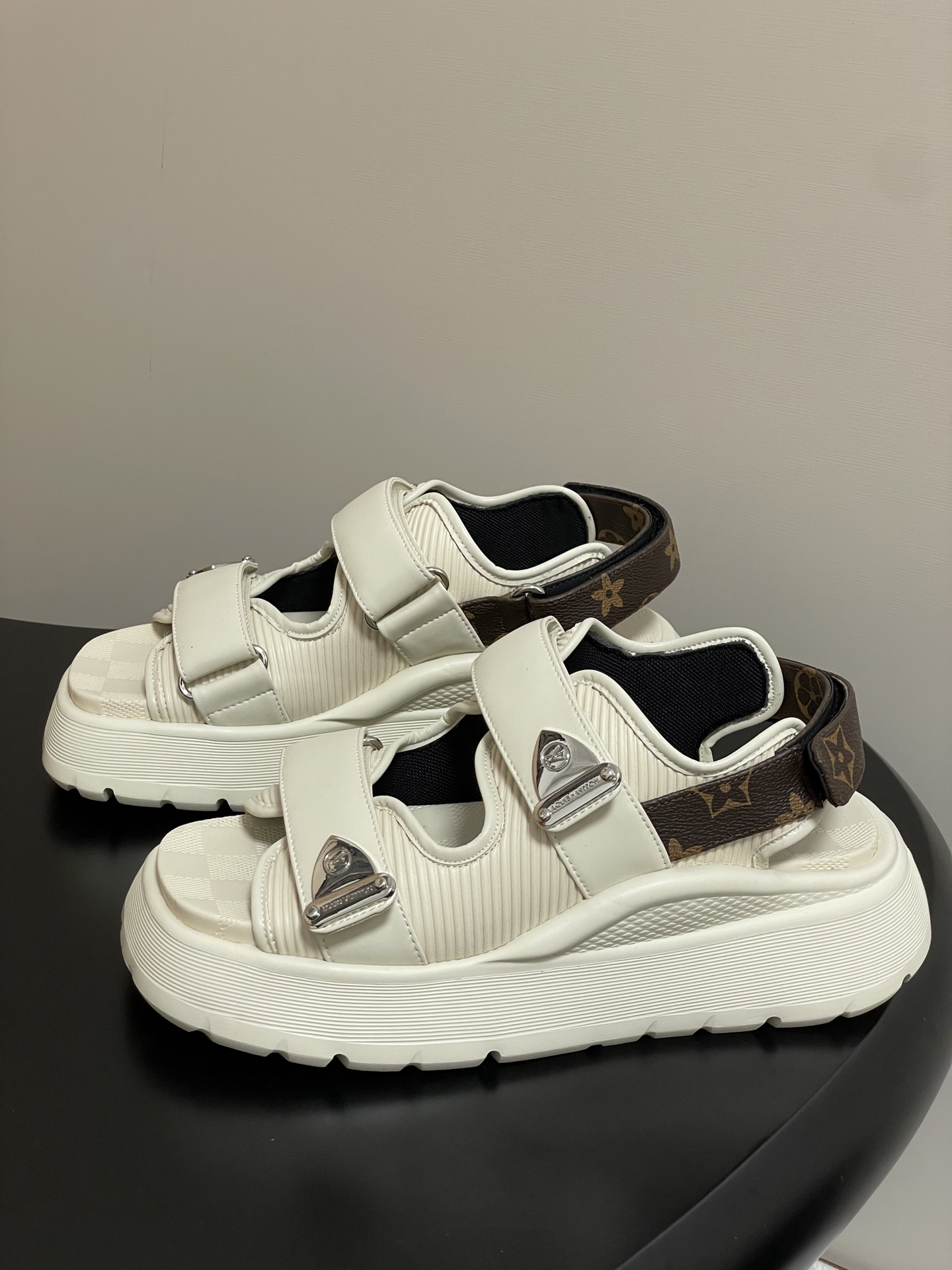 Louis Vuitt0n Chameleon Comfort Slides(EU35-42)