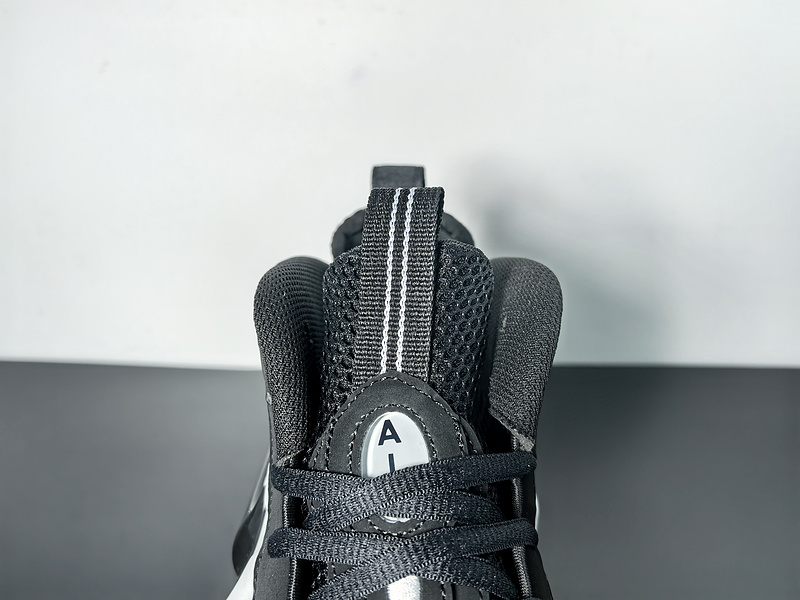 Nike Air Foamposite One “Triple White”HF0794-001