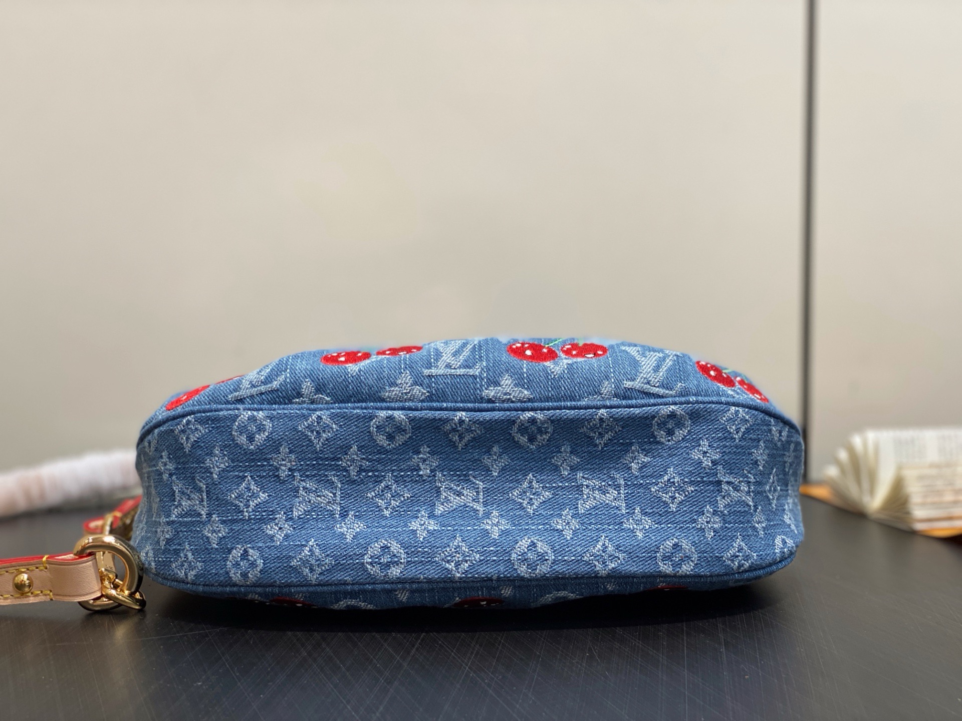 Louis Vuitton TM Sunset Bag(27 × 18 × 3CM)