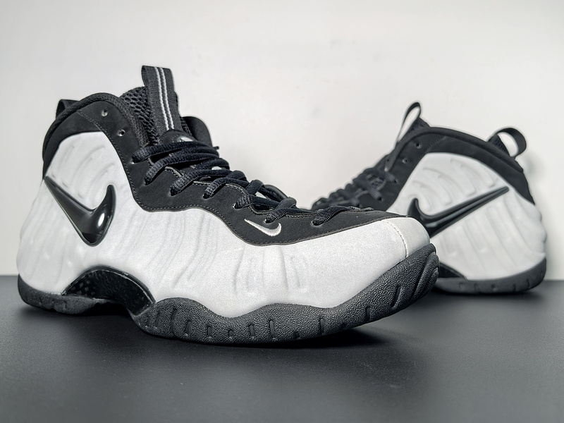 Nike Air Foamposite One “Triple White”HF0794-001