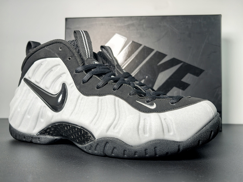 Nike Air Foamposite One “Triple White”HF0794-001