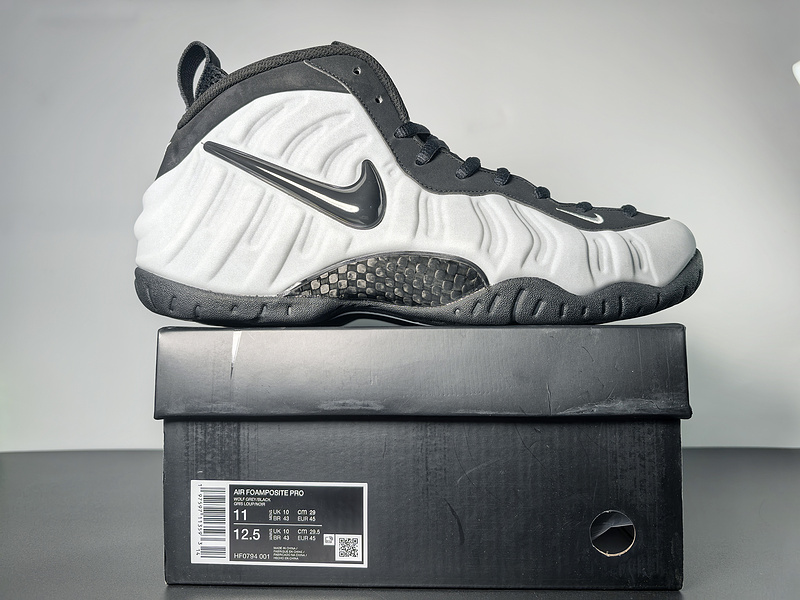 Nike Air Foamposite One “Triple White”HF0794-001