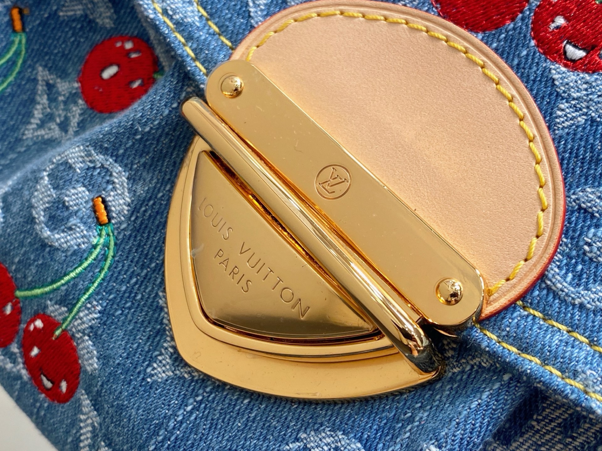 Louis Vuitton TM Sunset Bag(27 × 18 × 3CM)