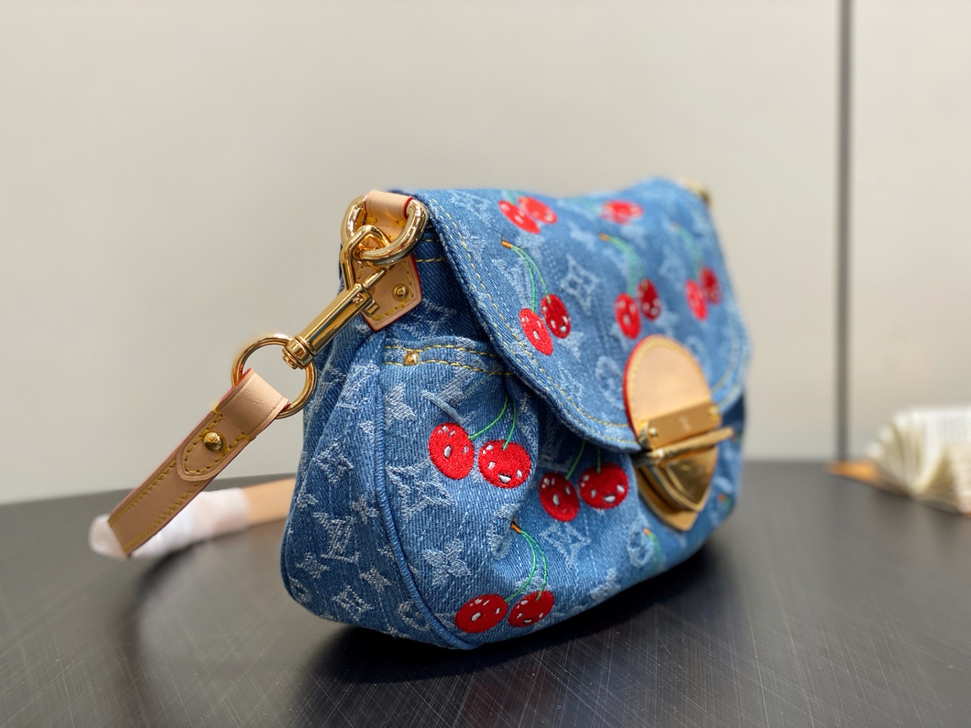 Louis Vuitton TM Sunset Bag(27 × 18 × 3CM)