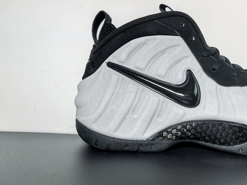 Nike Air Foamposite One “Triple White”HF0794-001