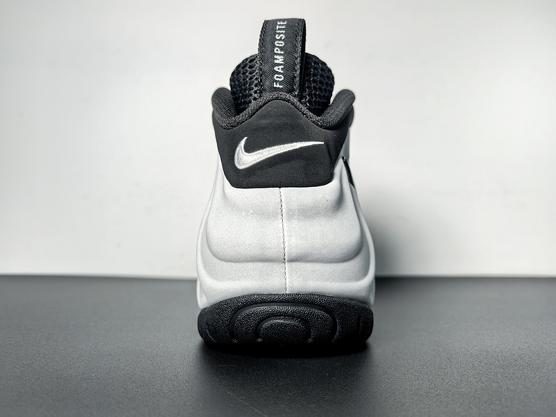 Nike Air Foamposite One “Triple White”HF0794-001