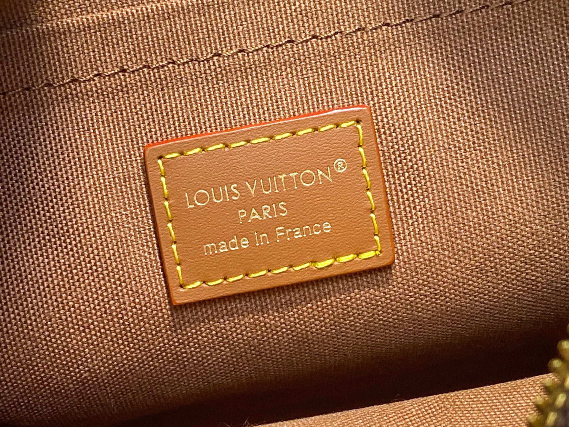 Lo*uis Vuitton Nil Bd Bag (17.5 x 11 x 25CM)