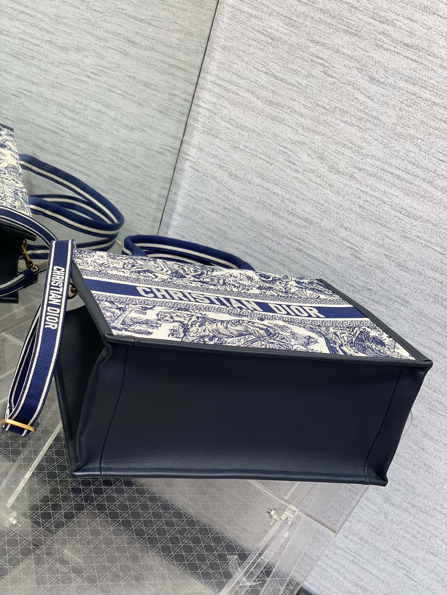 Dio* Medium Book Tote(36*18*28CM)