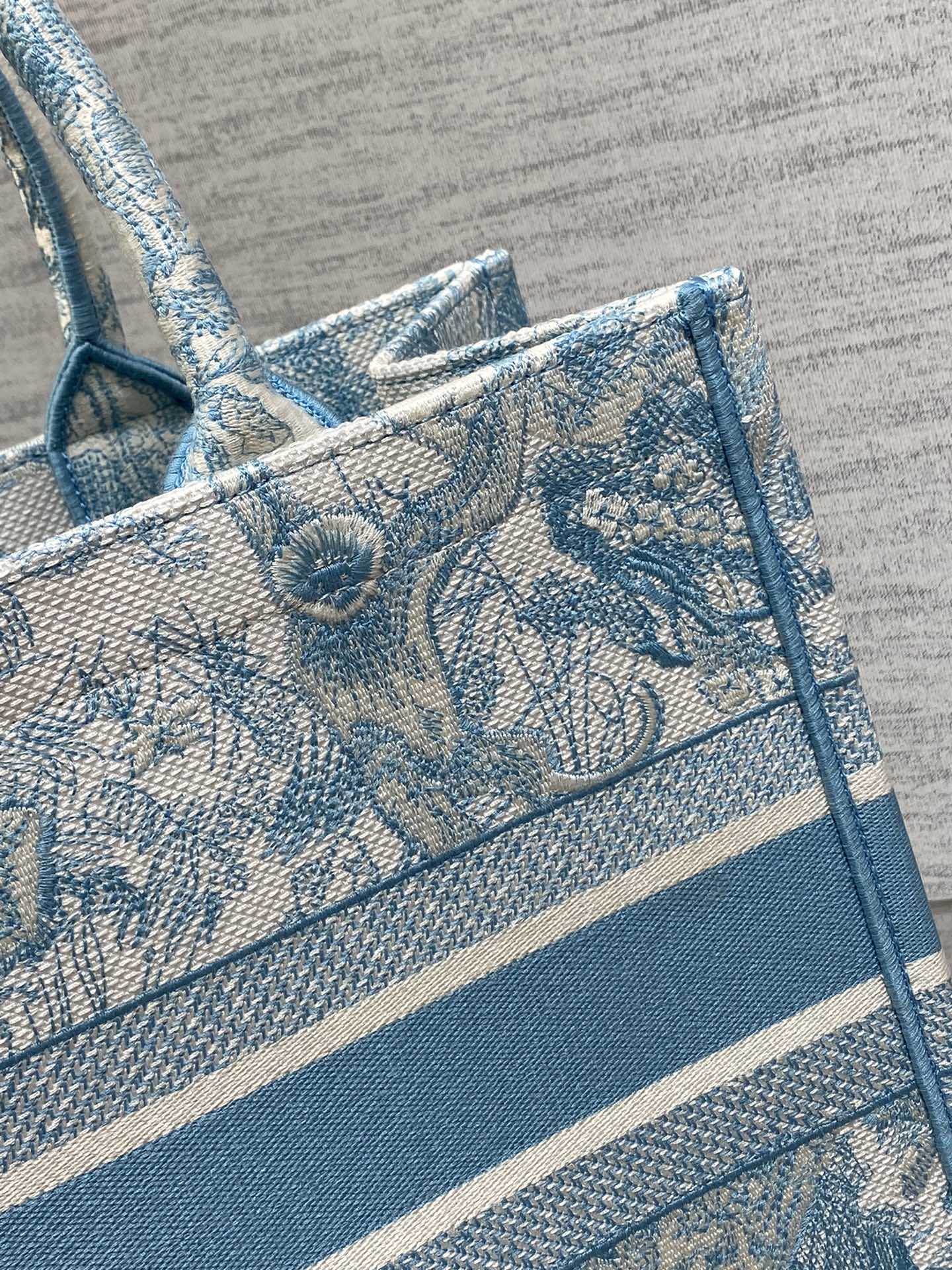 Dio* Medium Book Tote(36*18*28CM)