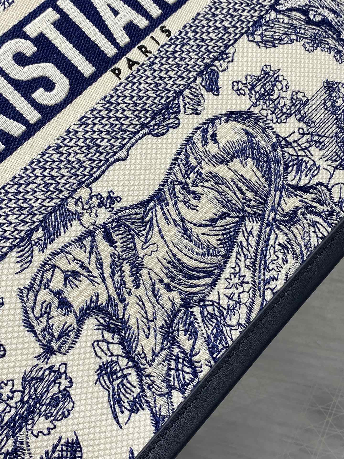 Dio* Medium Book Tote(36*18*28CM)