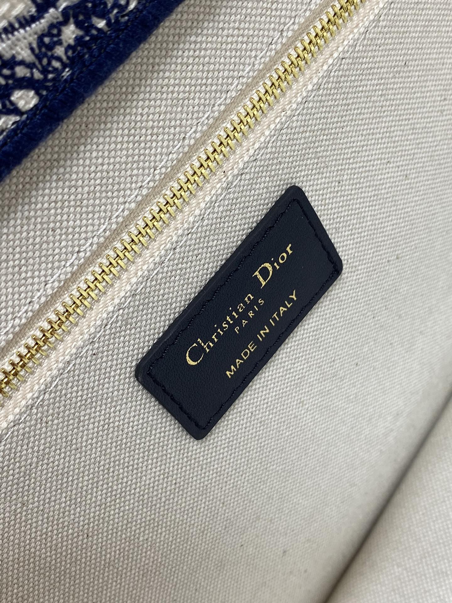 Dio* Small Book Tote(26*8*22CM)