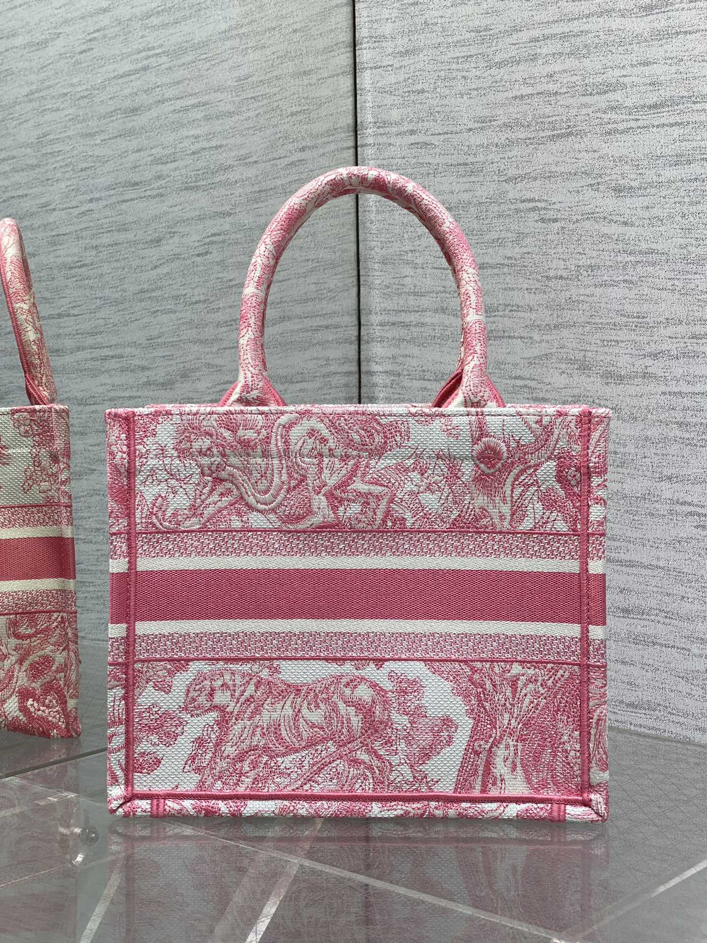 Dio* Small Book Tote(26*8*22CM)