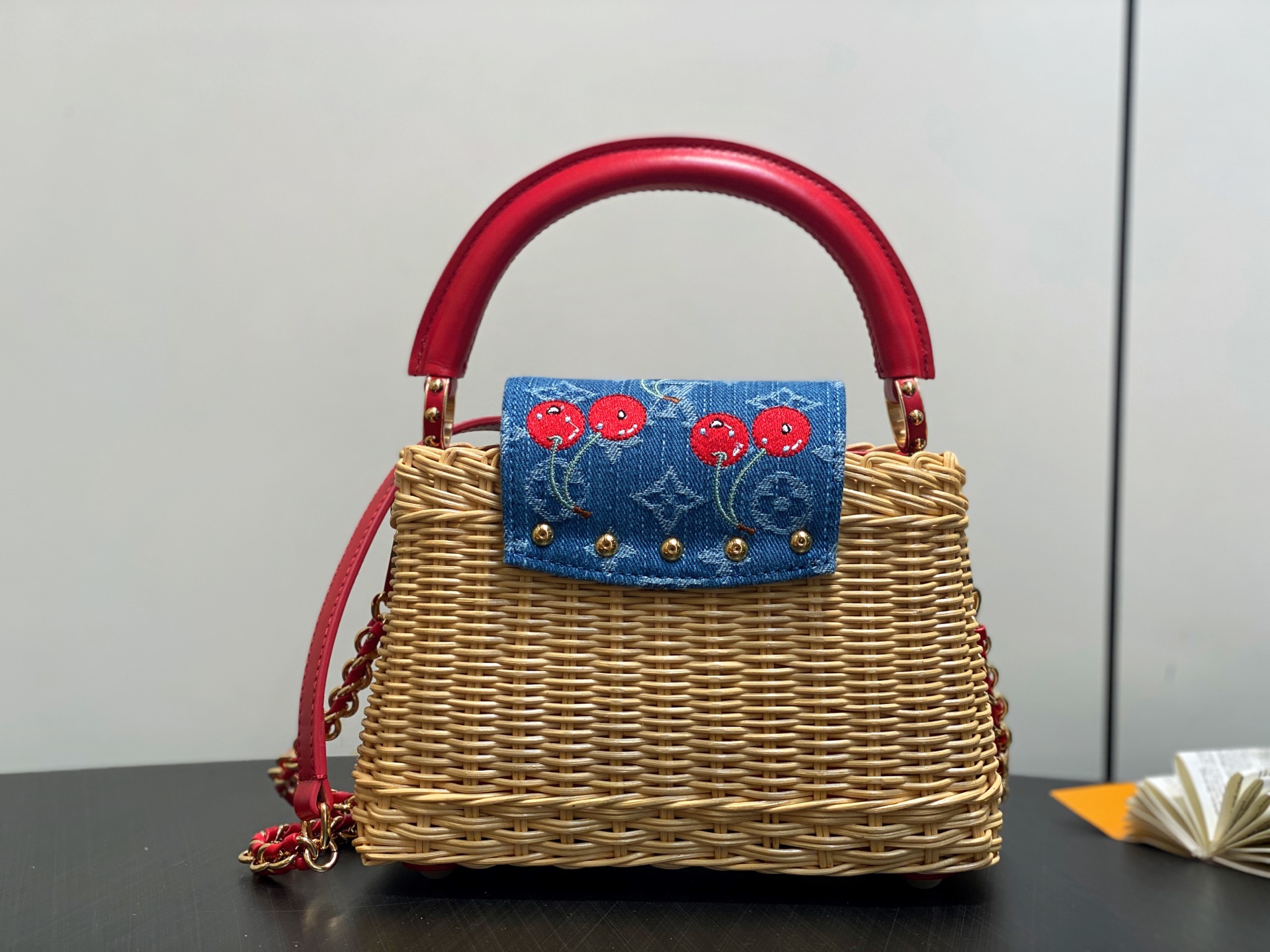 Lo*uis Vuitton Capucines BB Hl Bag(21 x 8 x 14CM)