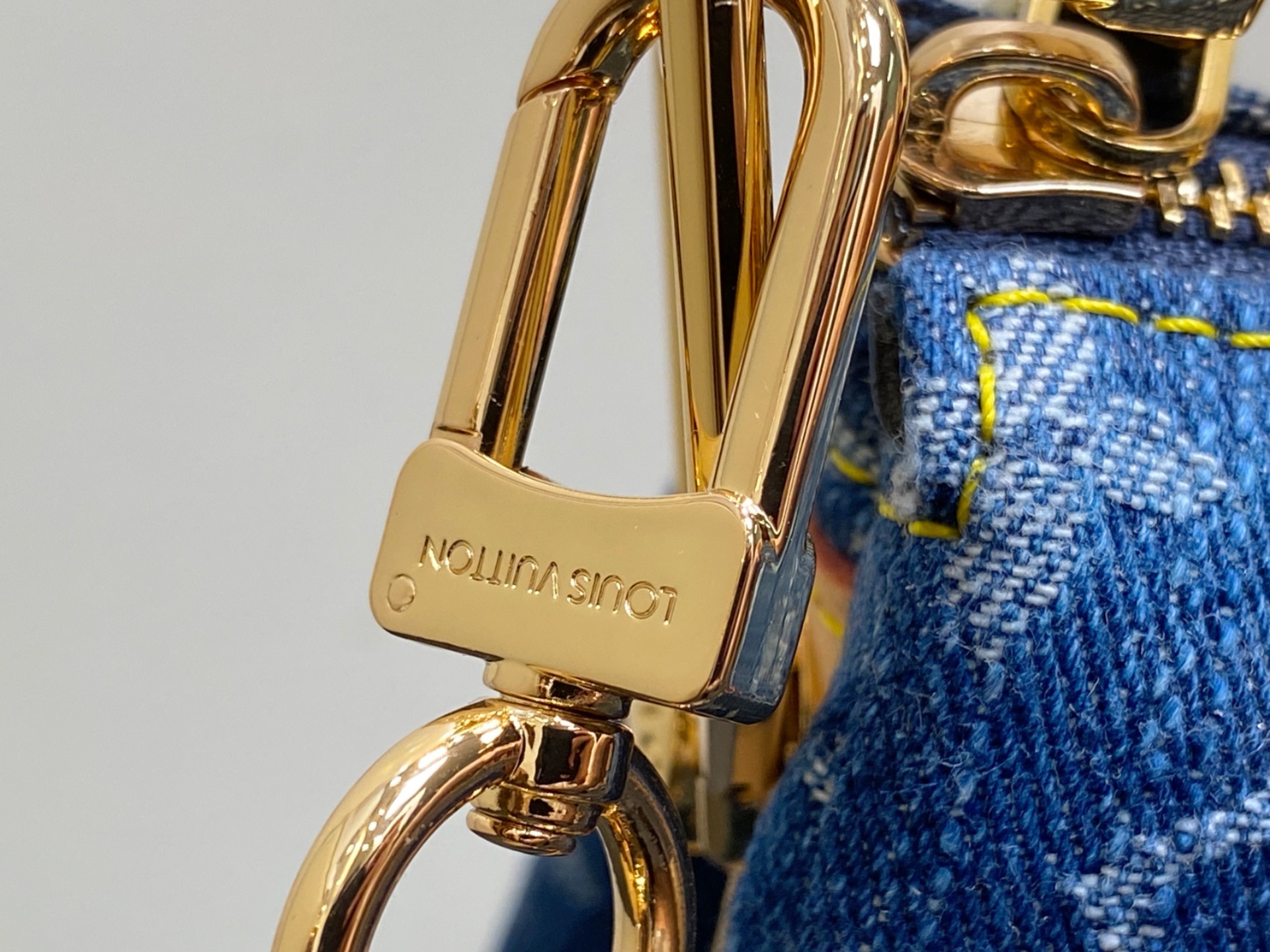 Louis Vuitton Coussin Bag (20 x 12 x 26CM)