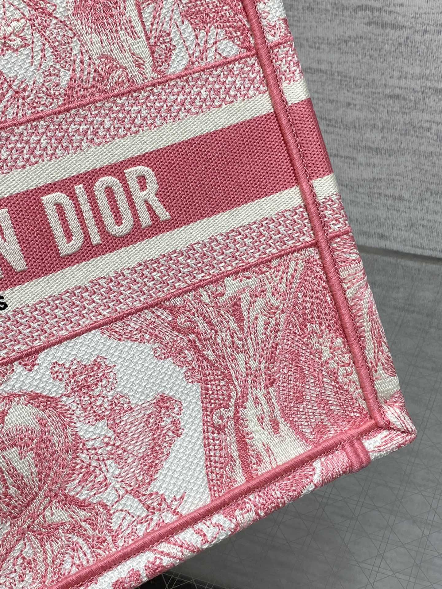 Dio* Small Book Tote(26*8*22CM)